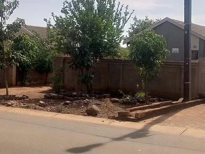 2 Bedroom House To Rent in Akasia - HWGn.webp