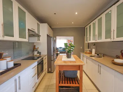 4 Bedroom House For Sale in Pinetown - u7qB.webp