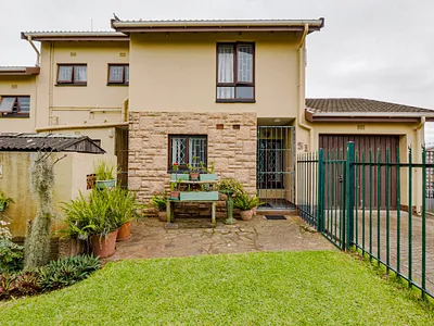 3 Bedroom Townhouse For Sale in Amanzimtoti - CXI6.webp