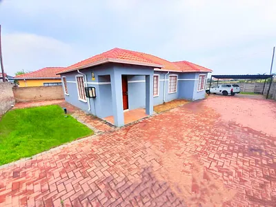 3 Bedroom House For Sale in Roodepoort - DaBt.webp
