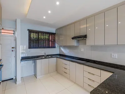 2 Bedroom Apartment For Sale in Amanzimtoti - hna1.webp