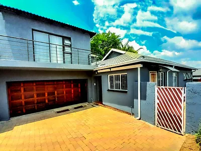 6 Bedroom Townhouse For Sale in Midrand - MHEr.webp
