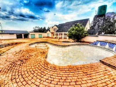 6 Bedroom House For Sale in Midrand - IMQg.webp