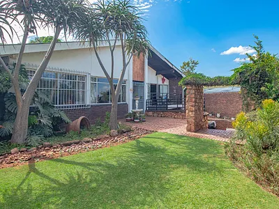 6 Bedroom House For Sale in Pretoria - v1k7.webp