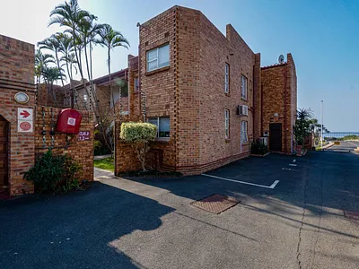 3 Bedroom Townhouse For Sale in Amanzimtoti - FcRU.webp