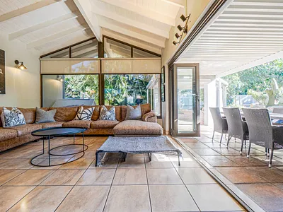 4 Bedroom House For Sale in Amanzimtoti - afHX.webp