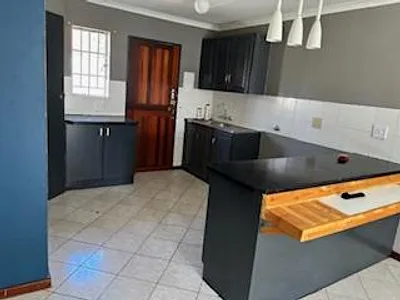 2 Bedroom House For Sale in Akasia - img