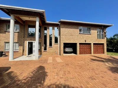 5 Bedroom House To Rent in Umhlanga - ozIG.webp