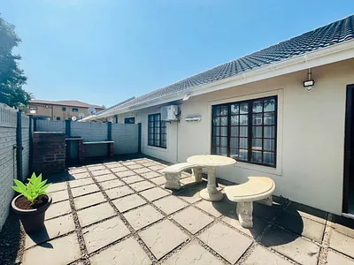 3 Bedroom Townhouse For Sale in Umhlanga - oDHq.webp