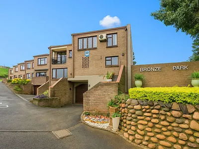 3 Bedroom Townhouse For Sale in Durban North - jSN5.webp