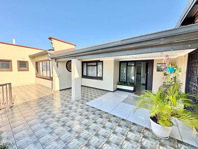 3 Bedroom House To Rent in Umhlanga - r505.webp