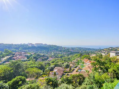 2 Bedroom Apartment For Sale in Umhlanga - LSvv.webp