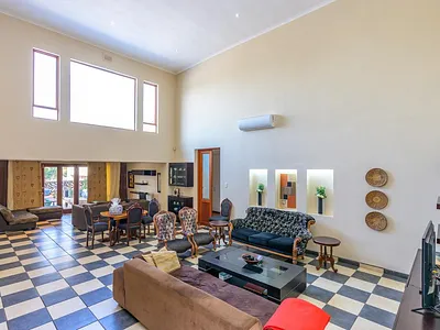 4 Bedroom House For Sale in Umhlanga - YBHt.webp