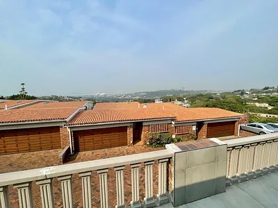 3 Bedroom Townhouse To Rent in Durban North - c58K.webp