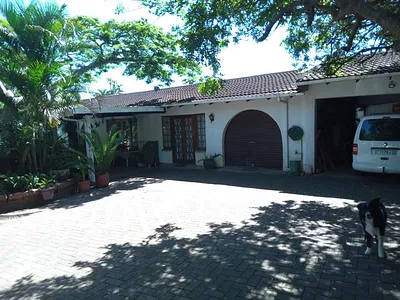 4 Bedroom House For Sale in Durban North - JLQ7.webp