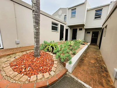 2 Bedroom Townhouse To Rent in Durban North - 2s81.webp