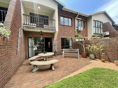 3 Bedroom Townhouse To Rent in Durban North - vOEC.webp