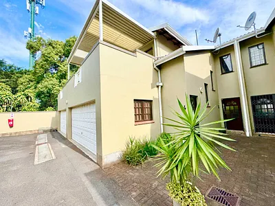 3 Bedroom Apartment To Rent in Durban North - fWci.webp