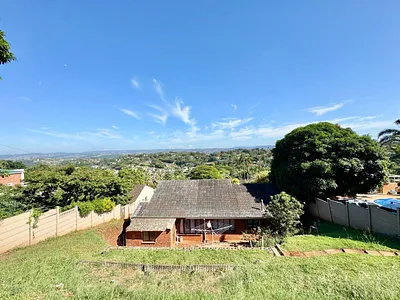 2 Bedroom Apartment To Rent in Durban North - ZCb6.webp