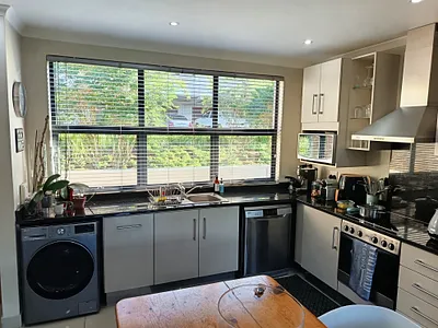 2 Bedroom Apartment For Sale in Kloof - XxX2.webp