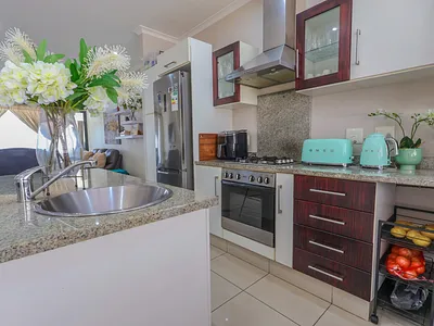 2 Bedroom Townhouse For Sale in Kloof - img