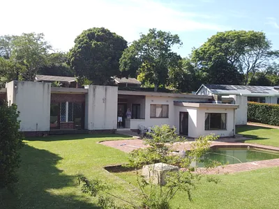 4 Bedroom House For Sale in Kloof - kVPi.webp