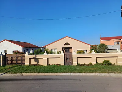 3 Bedroom House For Sale in Port Elizabeth - uU5e.webp