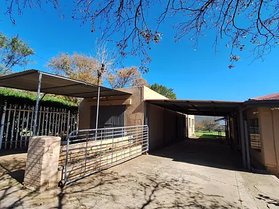 4 Bedroom House For Sale in Frankfort - w43b.webp
