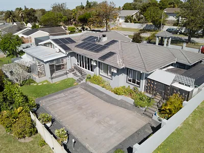 6 Bedroom House For Sale in Port Elizabeth - mAHy.webp