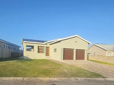 3 Bedroom House For Sale in Jeffreys Bay - YjUq.webp