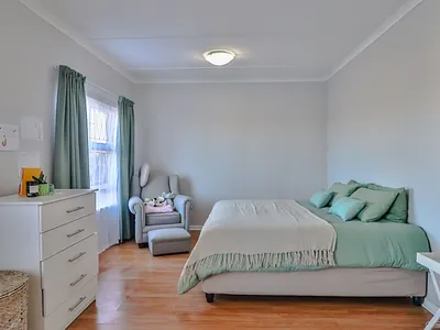 3 Bedroom House For Sale in Port Elizabeth - W6kZ.webp