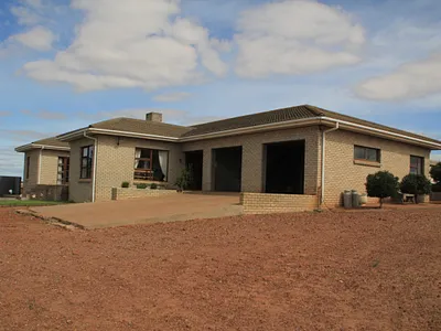 Farm For Sale in Hopefield - kdHk.webp