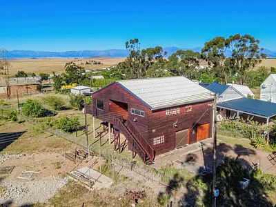2 Bedroom House For Sale in Moorreesburg - img