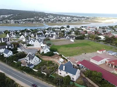 5 Bedroom House For Sale in Stilbaai West, Stilbaai - 8Y5e.webp