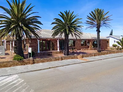 17 Bedroom House For Sale in Lamberts Bay - 3wuq.webp