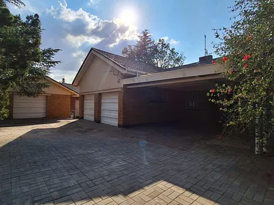 4 Bedroom House For Sale in Frankfort - ceCO.webp