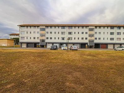 3 Bedroom Apartment For Sale in Port Elizabeth - img