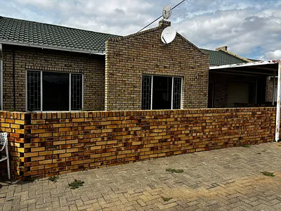 2 Bedroom Apartment For Sale in Aliwal North - 9Yc8.webp