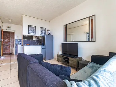 1 Bedroom Apartment For Sale in Port Elizabeth Central, Port Elizabeth - oljH.webp