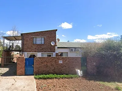 4 Bedroom House For Sale in Aliwal North - f74m.webp