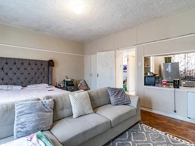 1 Bedroom Apartment For Sale in Port Elizabeth Central, Port Elizabeth - yzkg.webp