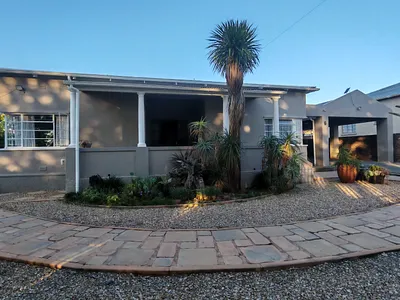 4 Bedroom House For Sale in Cradock - img