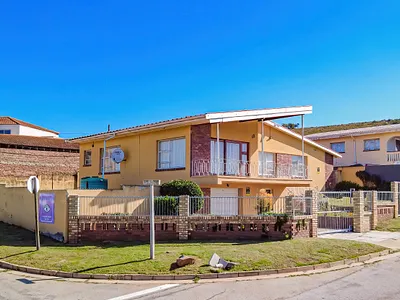 3 Bedroom House For Sale in Port Elizabeth - img