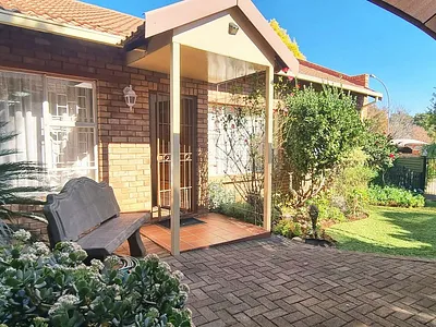 3 Bedroom House For Sale in Bloemfontein - Dq4D.webp