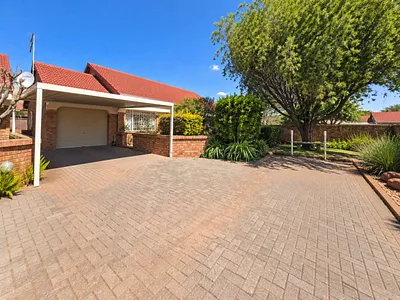 2 Bedroom Townhouse For Sale in Bloemfontein - img