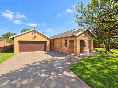 3 Bedroom House For Sale in Ladybrand - img