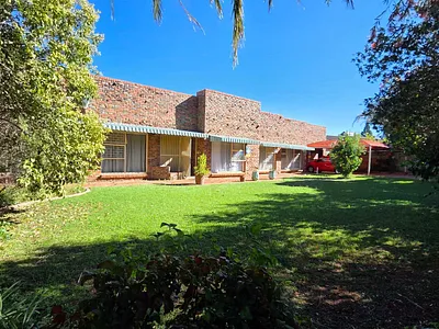 4 Bedroom House For Sale in Bloemfontein - bCOx.webp