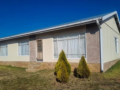 4 Bedroom House For Sale in Paul Roux - 3LZJ.webp