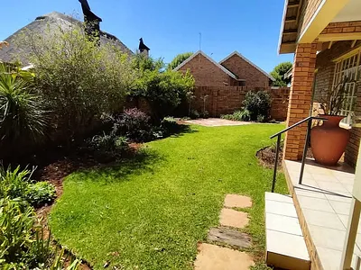 3 Bedroom Townhouse For Sale in Bloemfontein - qUMw.webp
