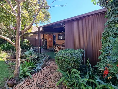 5 Bedroom House For Sale in Bloemfontein - kdTq.webp